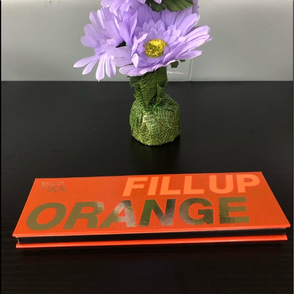 TOUCH IN SOL
Eyeshadow Palette - Picture 1 of 2